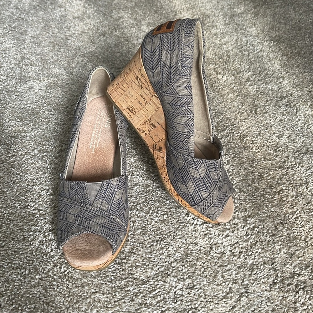 Toms Gray Patterned Wedges